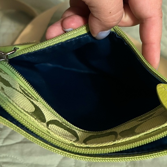 Lime 🍋‍🟩 green Coach crossbody - Picture 9 of 11